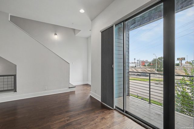 1606 N Hackberry St Unit 102, San Antonio, TX 78208