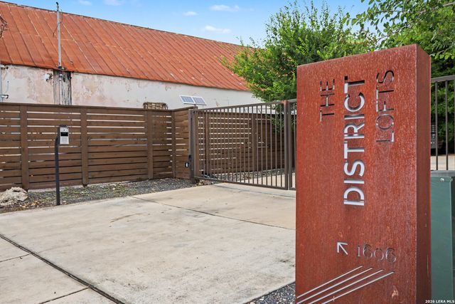 1606 N Hackberry St Unit 102, San Antonio, TX 78208
