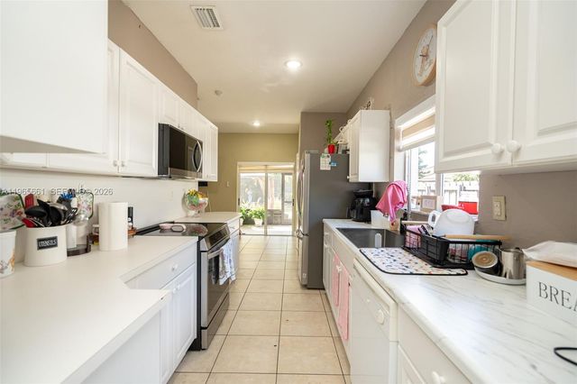 3054 SE 5th Dr, Homestead, FL 33033