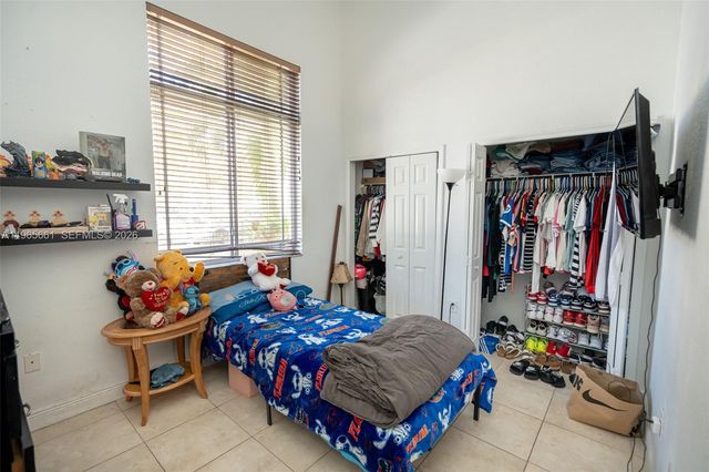 3054 SE 5th Dr, Homestead, FL 33033