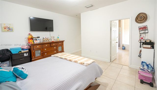 3054 SE 5th Dr, Homestead, FL 33033