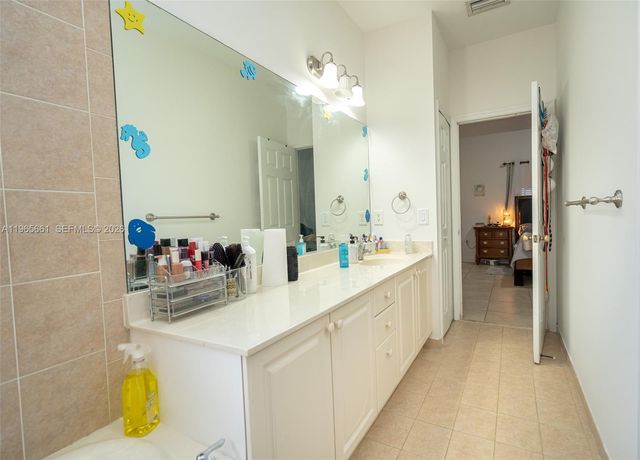 3054 SE 5th Dr, Homestead, FL 33033