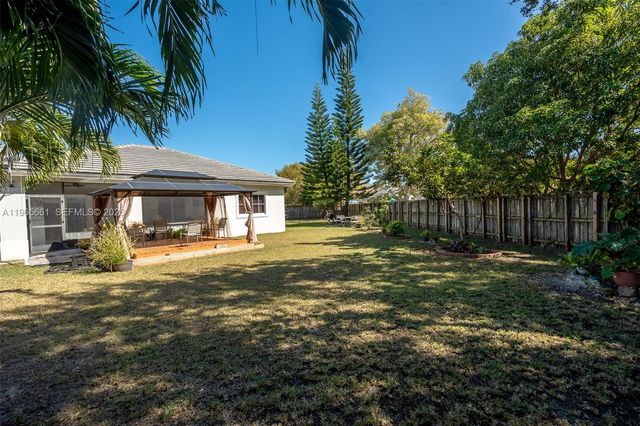 3054 SE 5th Dr, Homestead, FL 33033