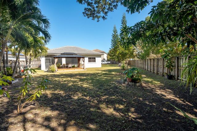 3054 SE 5th Dr, Homestead, FL 33033