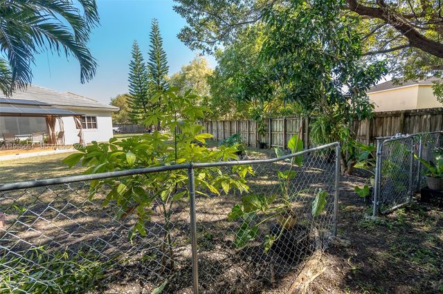 3054 SE 5th Dr, Homestead, FL 33033