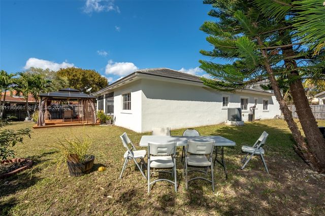 3054 SE 5th Dr, Homestead, FL 33033