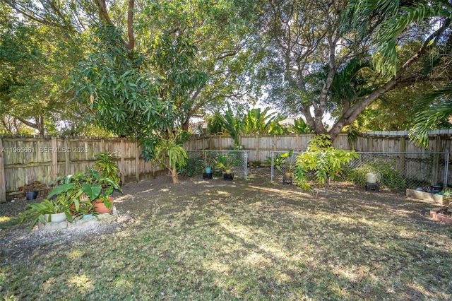 3054 SE 5th Dr, Homestead, FL 33033