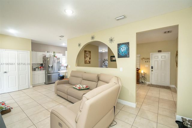 3054 SE 5th Dr, Homestead, FL 33033