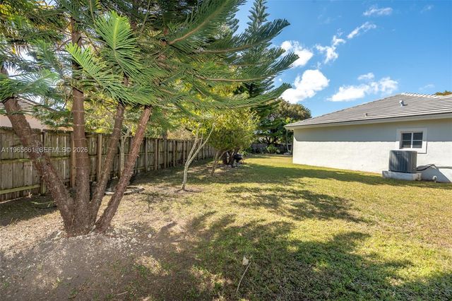 3054 SE 5th Dr, Homestead, FL 33033