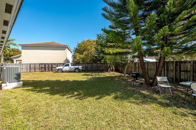 3054 SE 5th Dr, Homestead, FL 33033