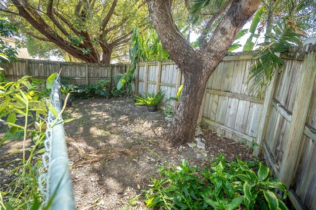 3054 SE 5th Dr, Homestead, FL 33033