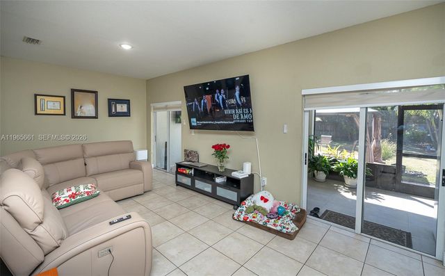 3054 SE 5th Dr, Homestead, FL 33033