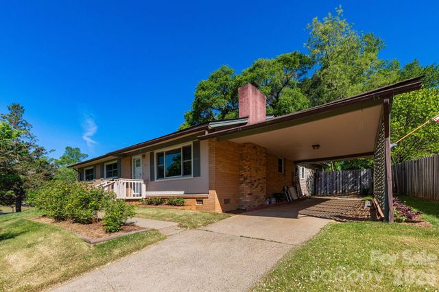 40 Wagon Road, Asheville, NC 28805