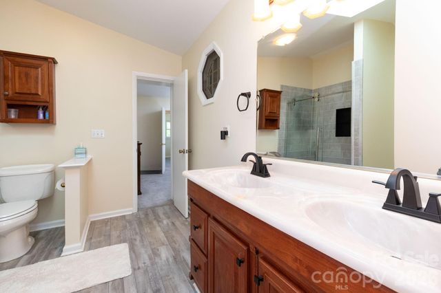 40 Wagon Road, Asheville, NC 28805