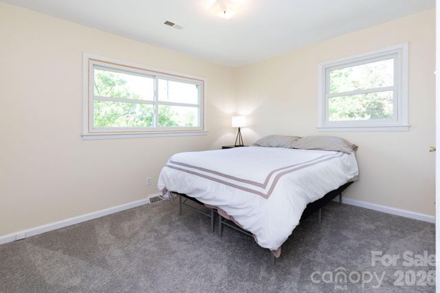 40 Wagon Road, Asheville, NC 28805