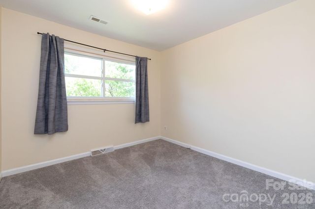 40 Wagon Road, Asheville, NC 28805