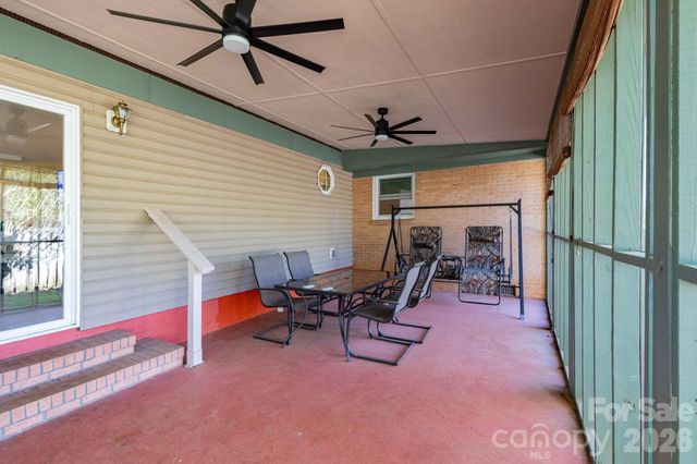 40 Wagon Road, Asheville, NC 28805