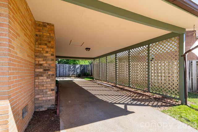 40 Wagon Road, Asheville, NC 28805