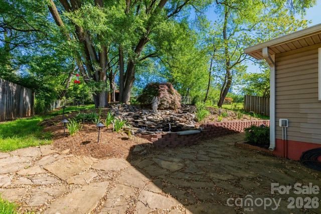 40 Wagon Road, Asheville, NC 28805