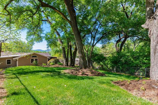 40 Wagon Road, Asheville, NC 28805