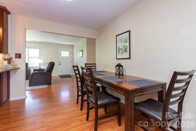 40 Wagon Road, Asheville, NC 28805