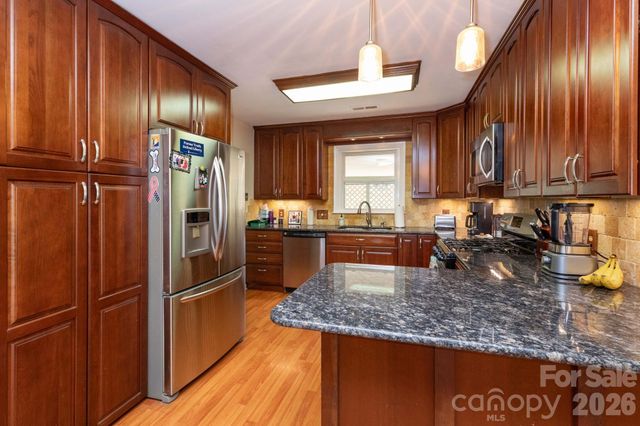 40 Wagon Road, Asheville, NC 28805