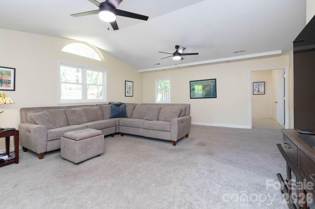 40 Wagon Road, Asheville, NC 28805
