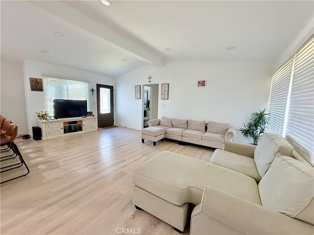 657 E King, Rialto, CA 92376