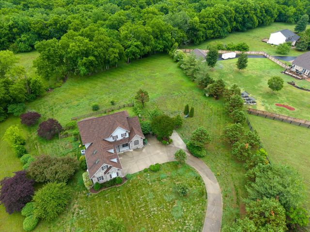 2216 Twin Peaks Ct, Spring Hill, TN 37174