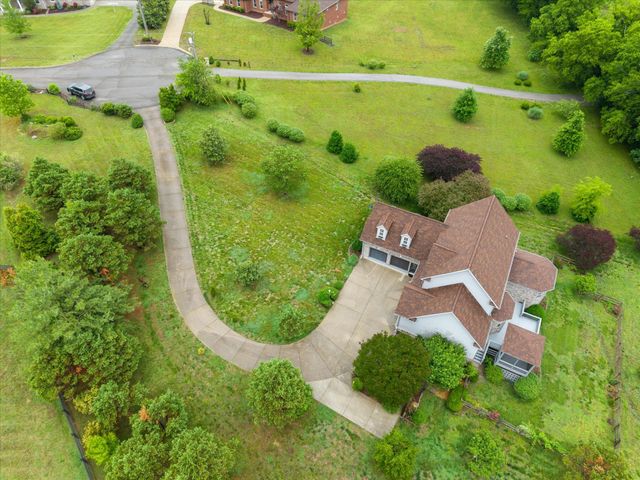 2216 Twin Peaks Ct, Spring Hill, TN 37174