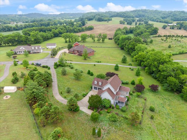 2216 Twin Peaks Ct, Spring Hill, TN 37174
