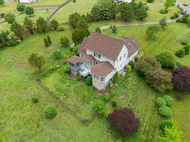 2216 Twin Peaks Ct, Spring Hill, TN 37174