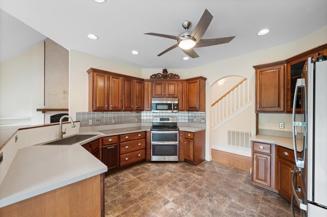 2216 Twin Peaks Ct, Spring Hill, TN 37174