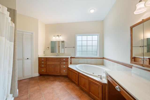 2216 Twin Peaks Ct, Spring Hill, TN 37174