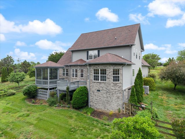 2216 Twin Peaks Ct, Spring Hill, TN 37174