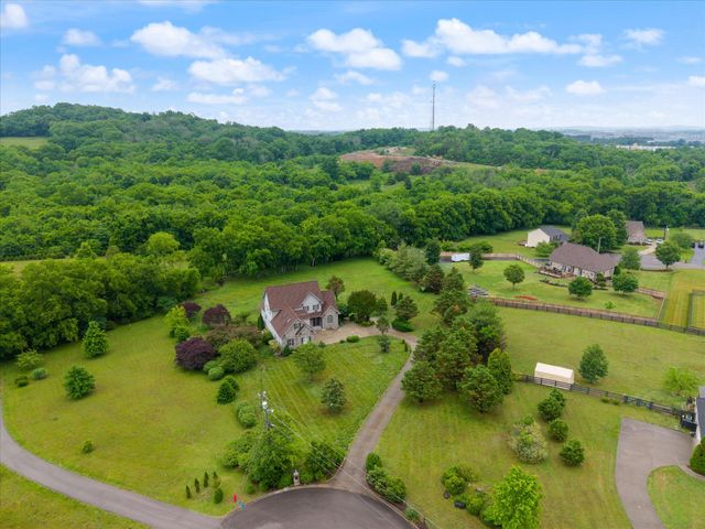 2216 Twin Peaks Ct, Spring Hill, TN 37174