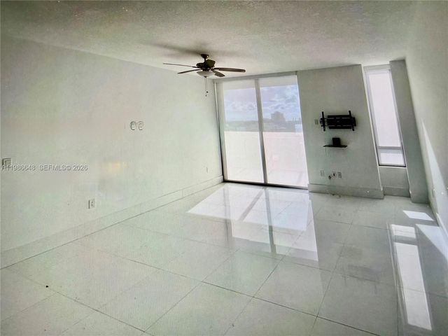 1050 Brickell Ave 2102, Miami, FL 33131