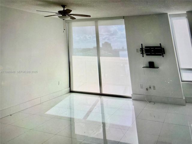 1050 Brickell Ave 2102, Miami, FL 33131