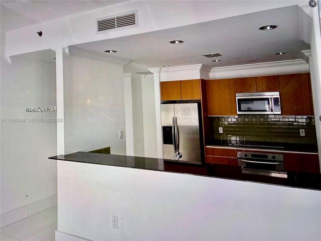 1050 Brickell Ave 2102, Miami, FL 33131