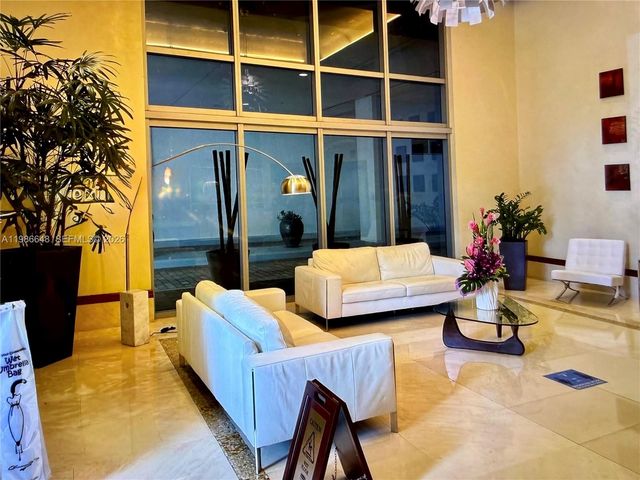 1050 Brickell Ave 2102, Miami, FL 33131