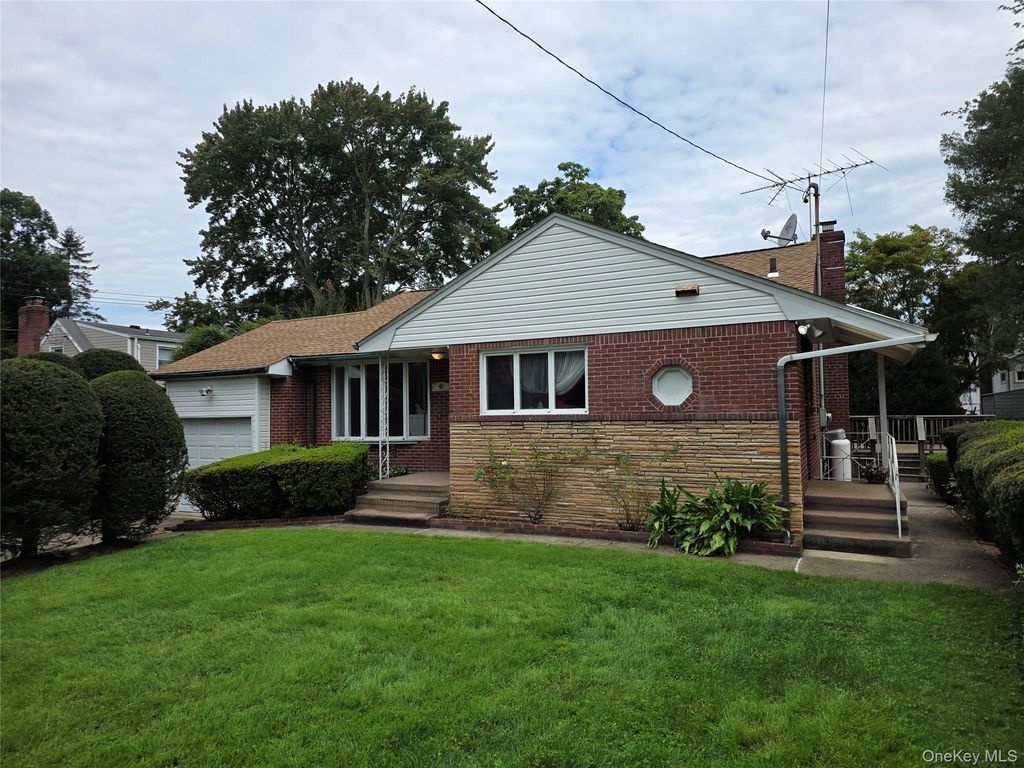 42 Sheridan Street, Huntington, NY 11743 — exterior