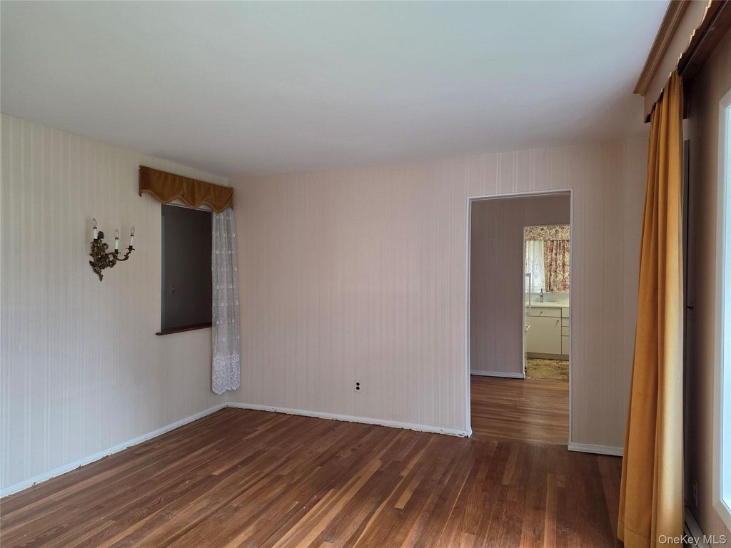 42 Sheridan Street, Huntington, NY 11743 — photo 5