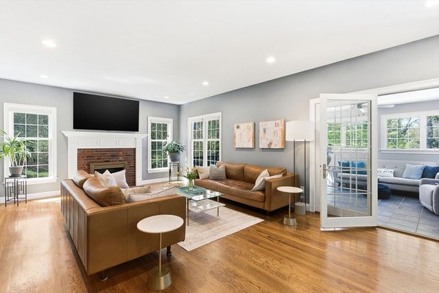 4 Fieldstone Ct, Grafton, MA 01519