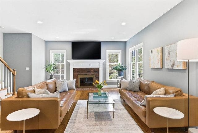 4 Fieldstone Ct, Grafton, MA 01519