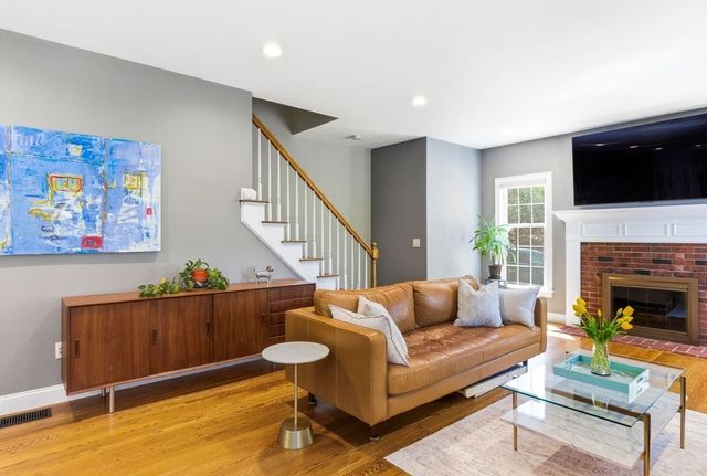 4 Fieldstone Ct, Grafton, MA 01519