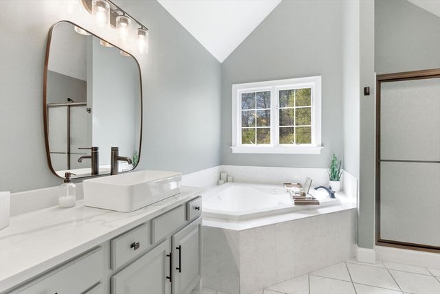 4 Fieldstone Ct, Grafton, MA 01519