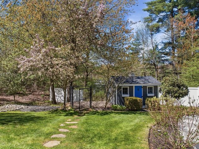 4 Fieldstone Ct, Grafton, MA 01519