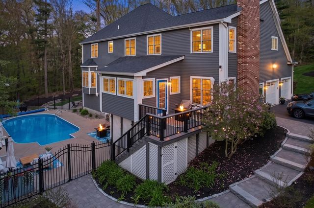 4 Fieldstone Ct, Grafton, MA 01519