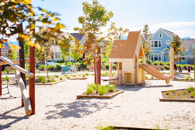 7111 W DOCKSIDER DR, South Jordan, UT 84009