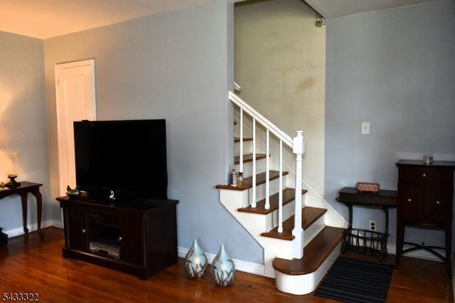 35 Elmwood Ter 35, Elmwood Park Boro, NJ 07407